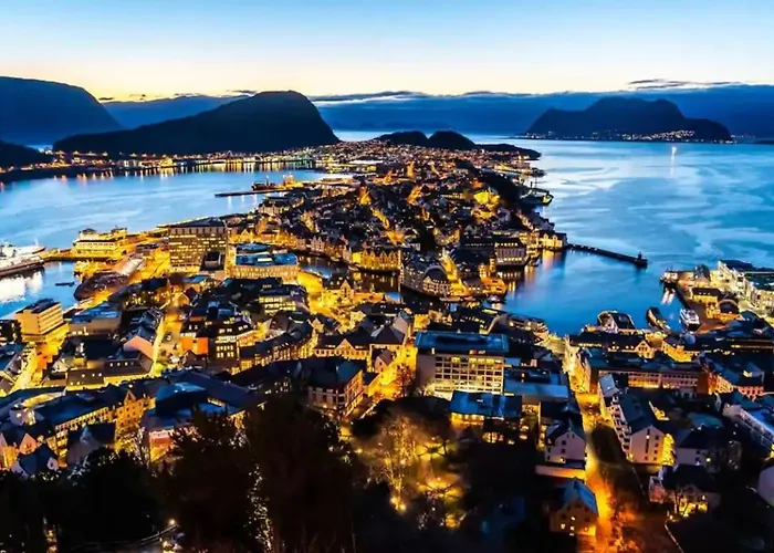 Large With Sea View And Parking Ålesund